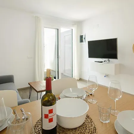 Purple Volcano Apartment, Free Access To The Fariones Sports Center Apartament *