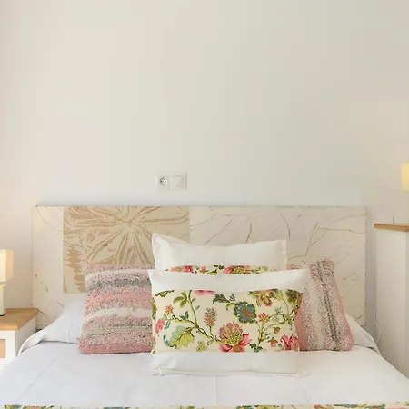 Apartament Purple Volcano Apartment, Free Access To The Fariones Sports Center Puerto del Carmen (Lanzarote)