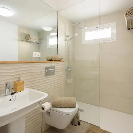 Purple Volcano Apartment, Free Access To The Fariones Sports Center